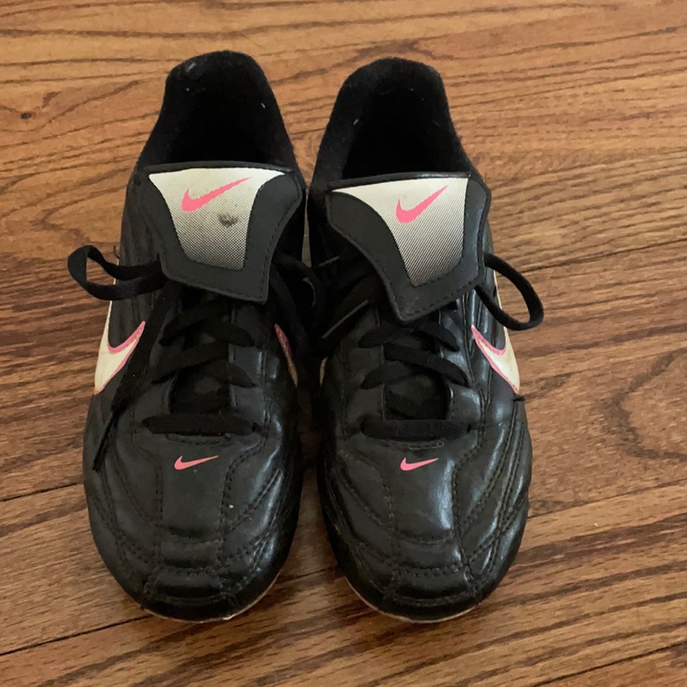 Nike black/pink soccer cleats size 1.5.